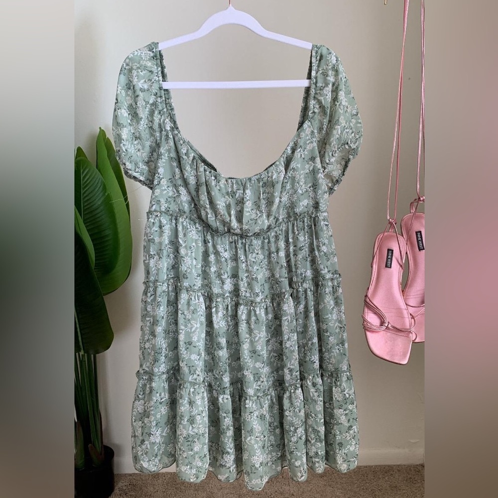 Trixxi Green Floral ruched tiered Dress Large